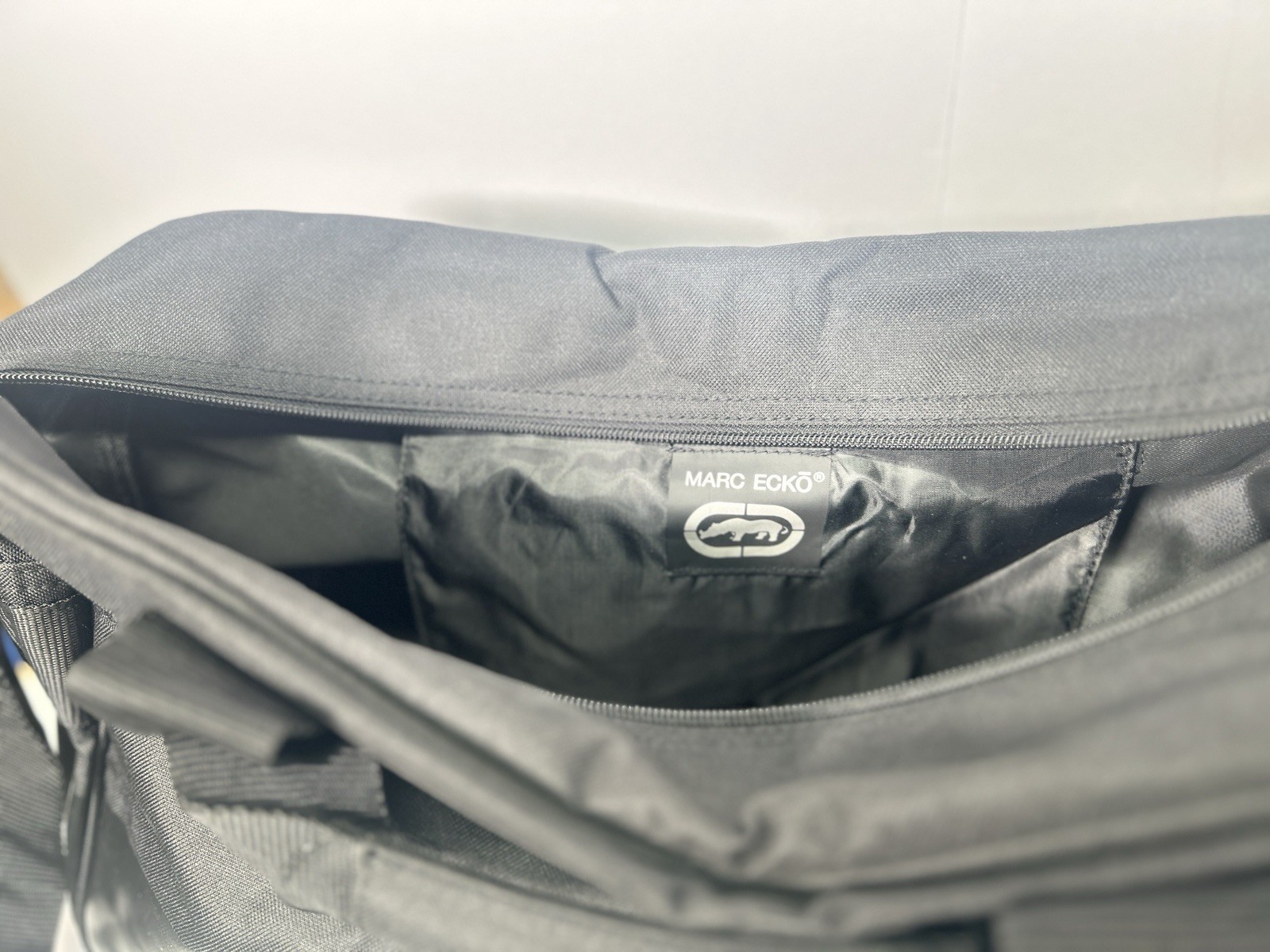 Marc Ecko Black Canvas Weekend Adjustable Shoulder Strap 17″x 11″ Duffle Gym Bag