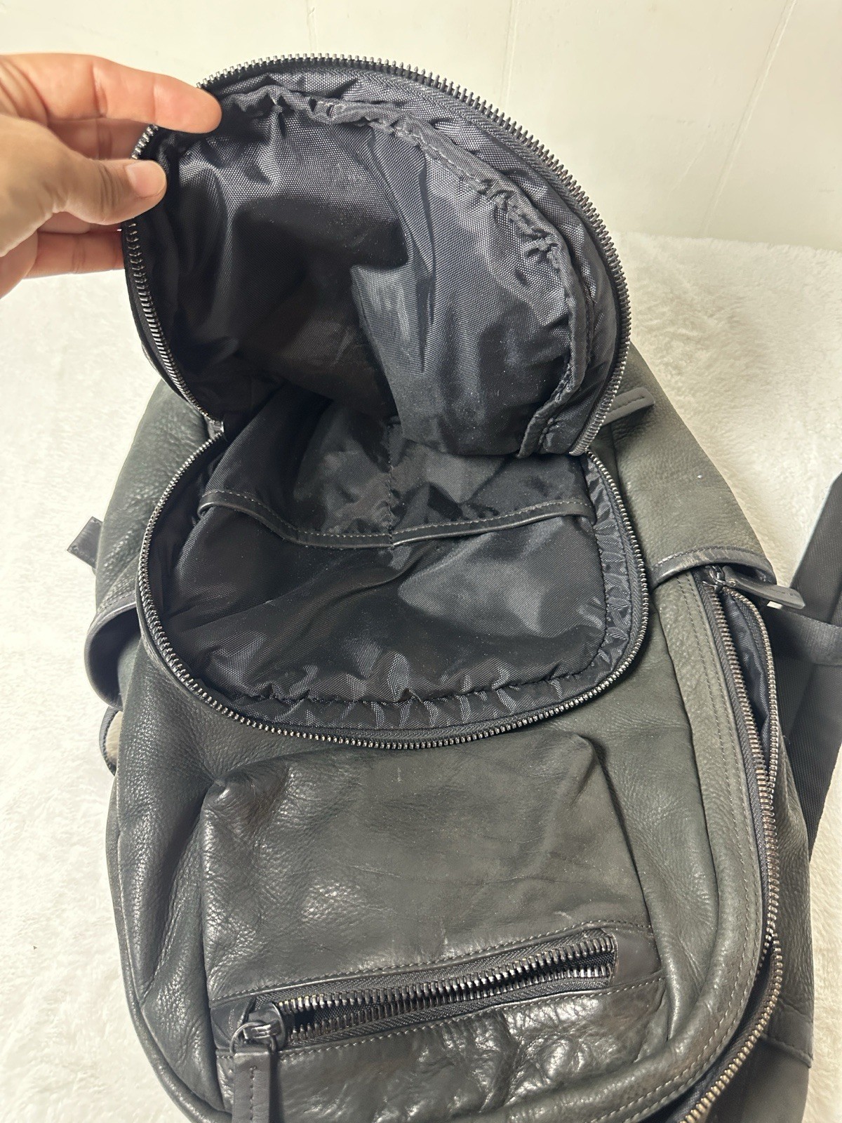 Shinola Detroit Leather Backpack Sleek Everyday CarryPre-Owned Conditions