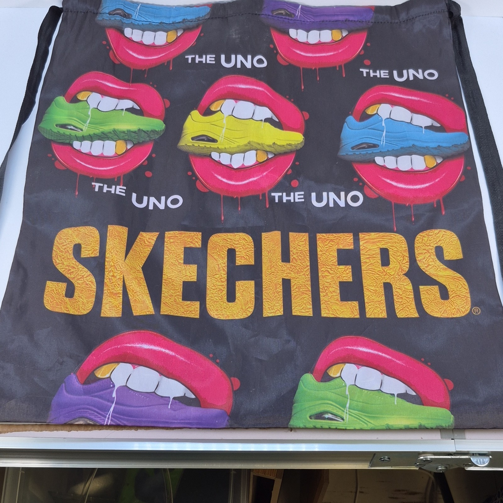 Skechers The UNO Drawstring Bag Adjustable Strap Medium Black Multicolor Print