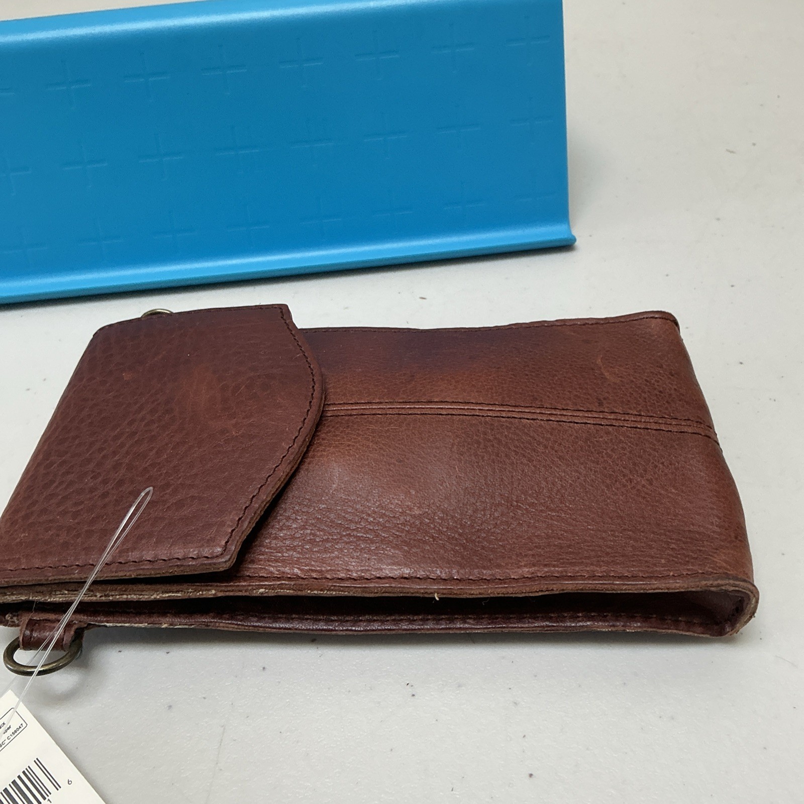 NEW Duluth Trading Co. Lifetime Leather Crossbody Phone Case. Brown