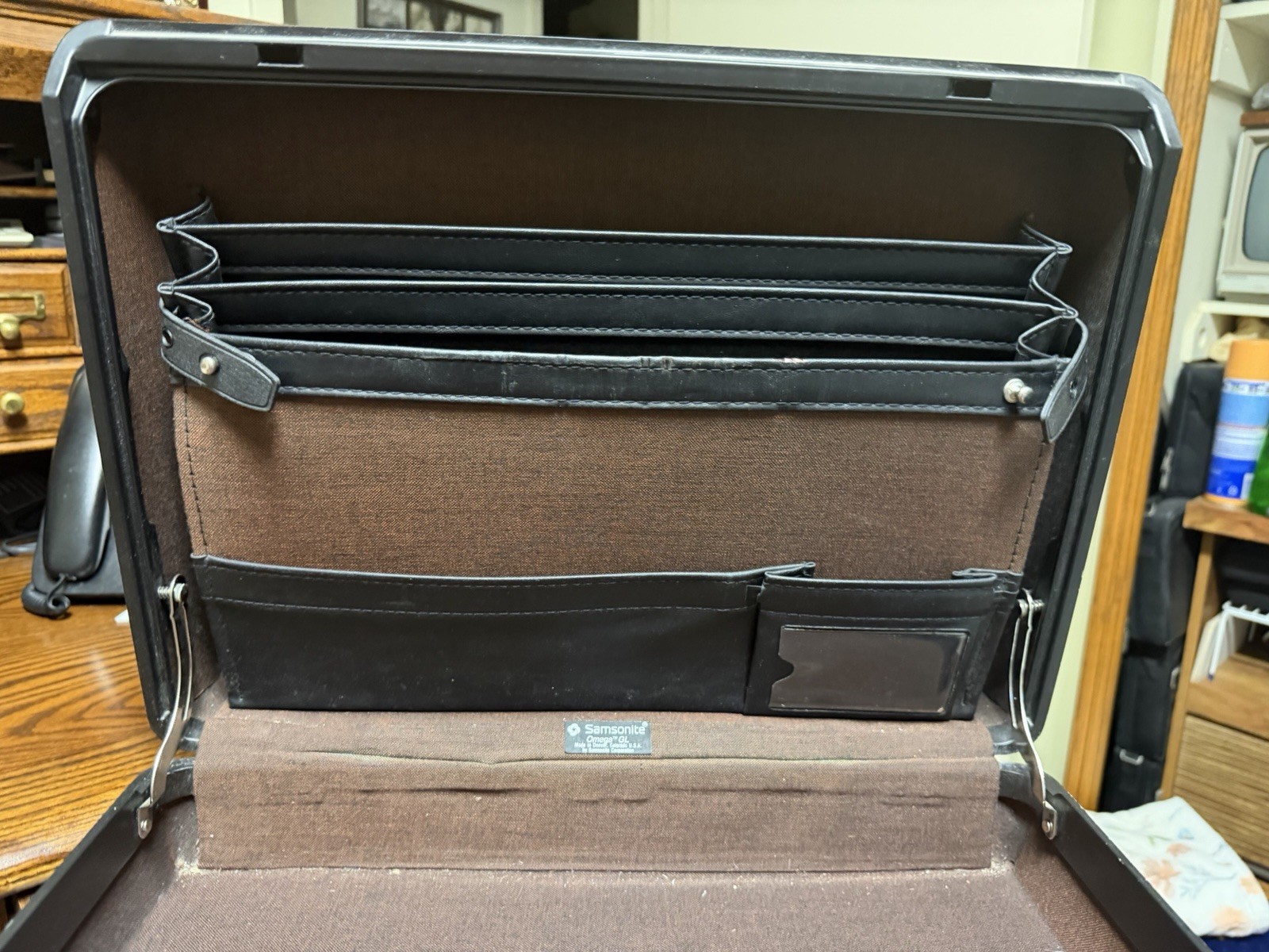 Samsonite Omega GL Briefcase Hard Shell Attache Case with Combination Lock.