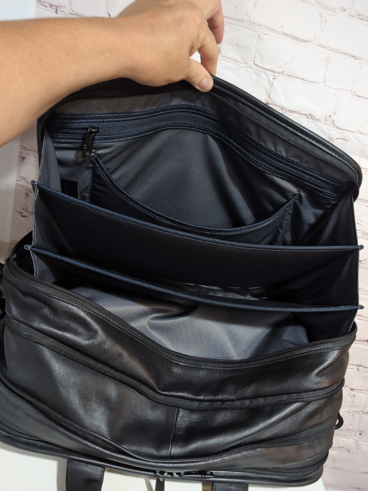 TUMI ALPHA 2 Expandable Laptop Briefcase Black Leather Model 96141 D2 READ