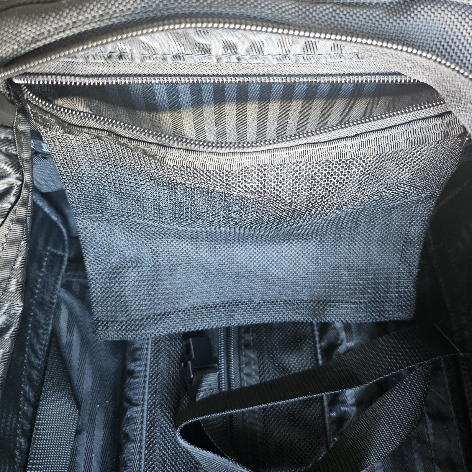 Tumi Alpha Black 2285 D3
