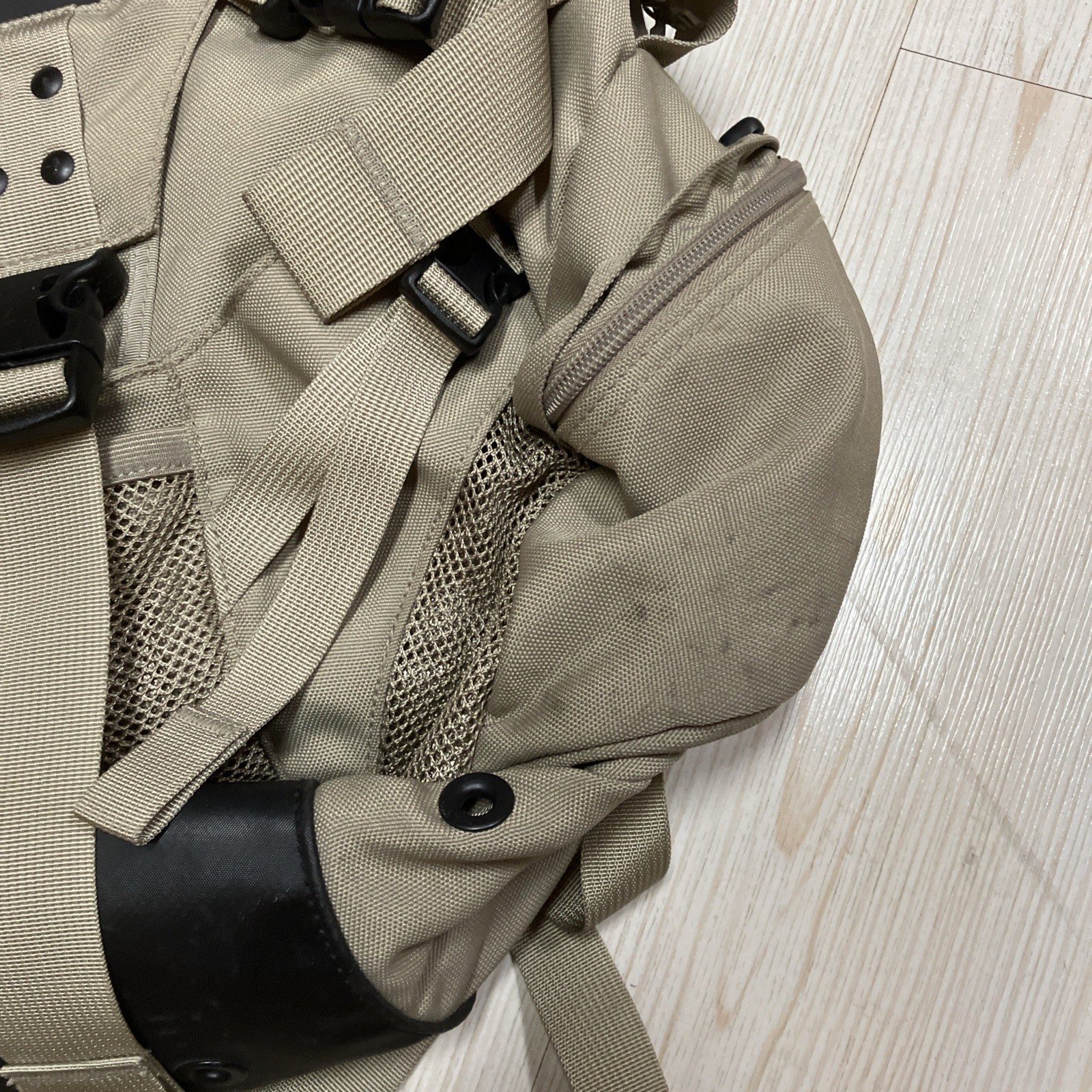 VINTAGE Oakley Icon Backpack – RARE Skull Edition – Tan Sand Gorpcore Techwear