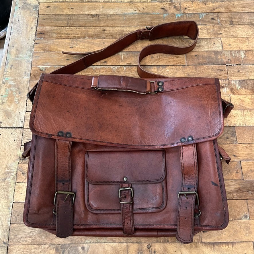 Brown Leather Messenger Bag 18″ Unisex Adjustable Crossbody Buckle Closure