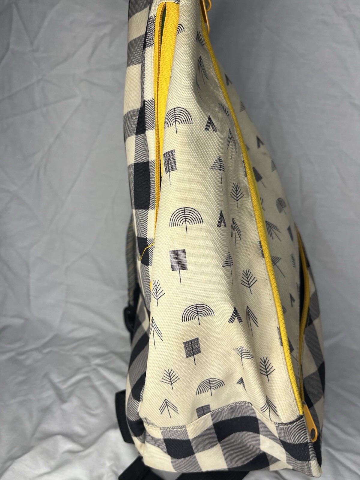 KAVU Checkered Geometric Adjustable Crossbody Sling Bag Yellow Black White Zip
