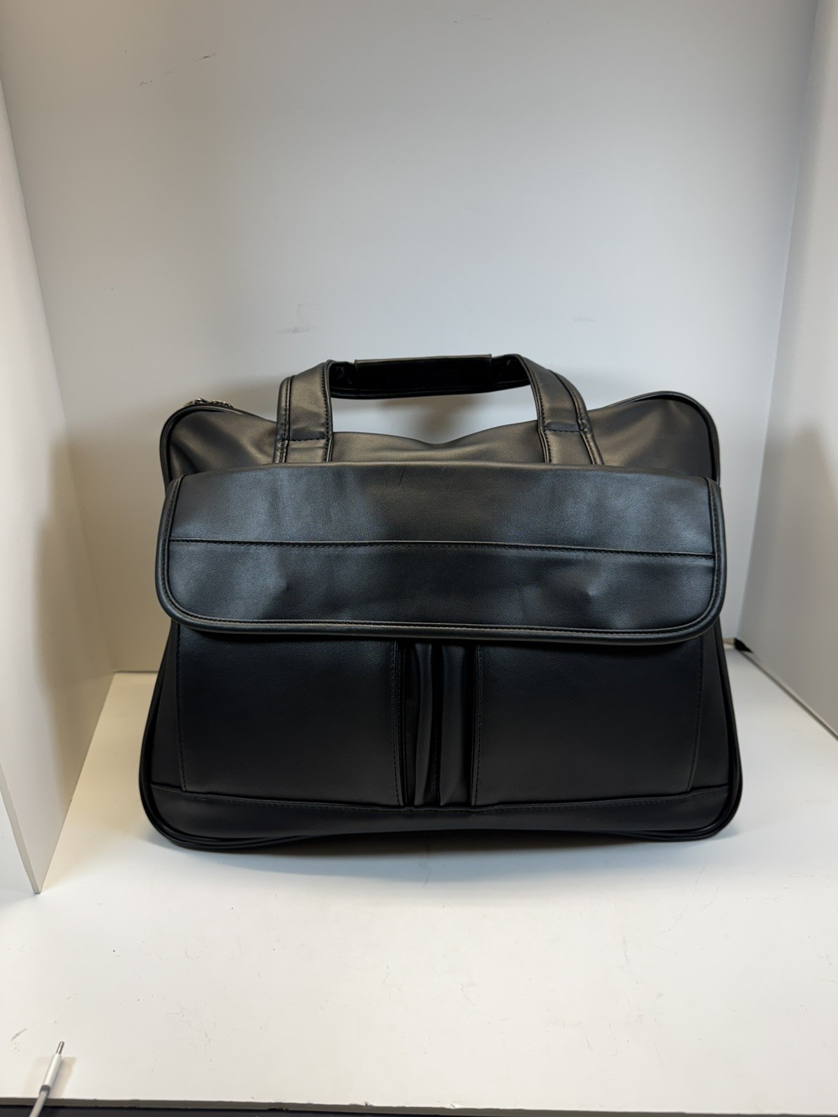 Sleek briefcases Laptop Messenger Bags for Men and Women Best Office Bag