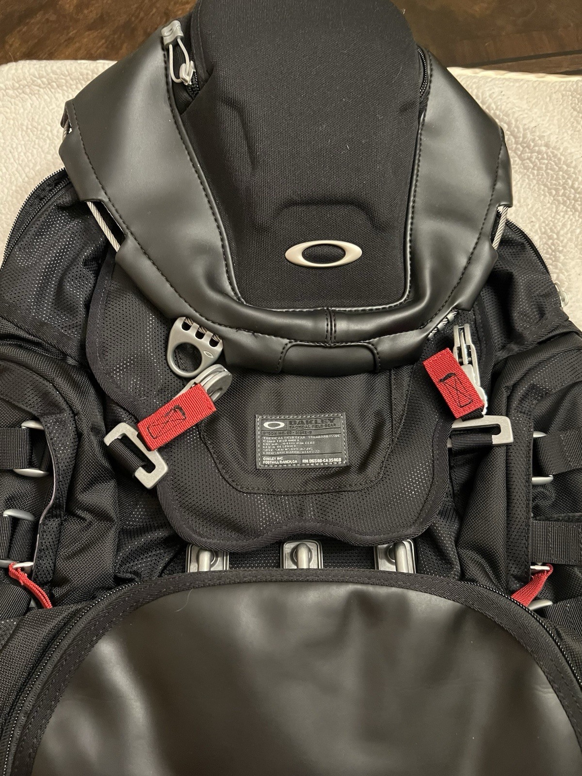 GENUINE Oakley 34L Capacity Kitchen Sink Backpack Black 92060AODM AUTHENTIC READ