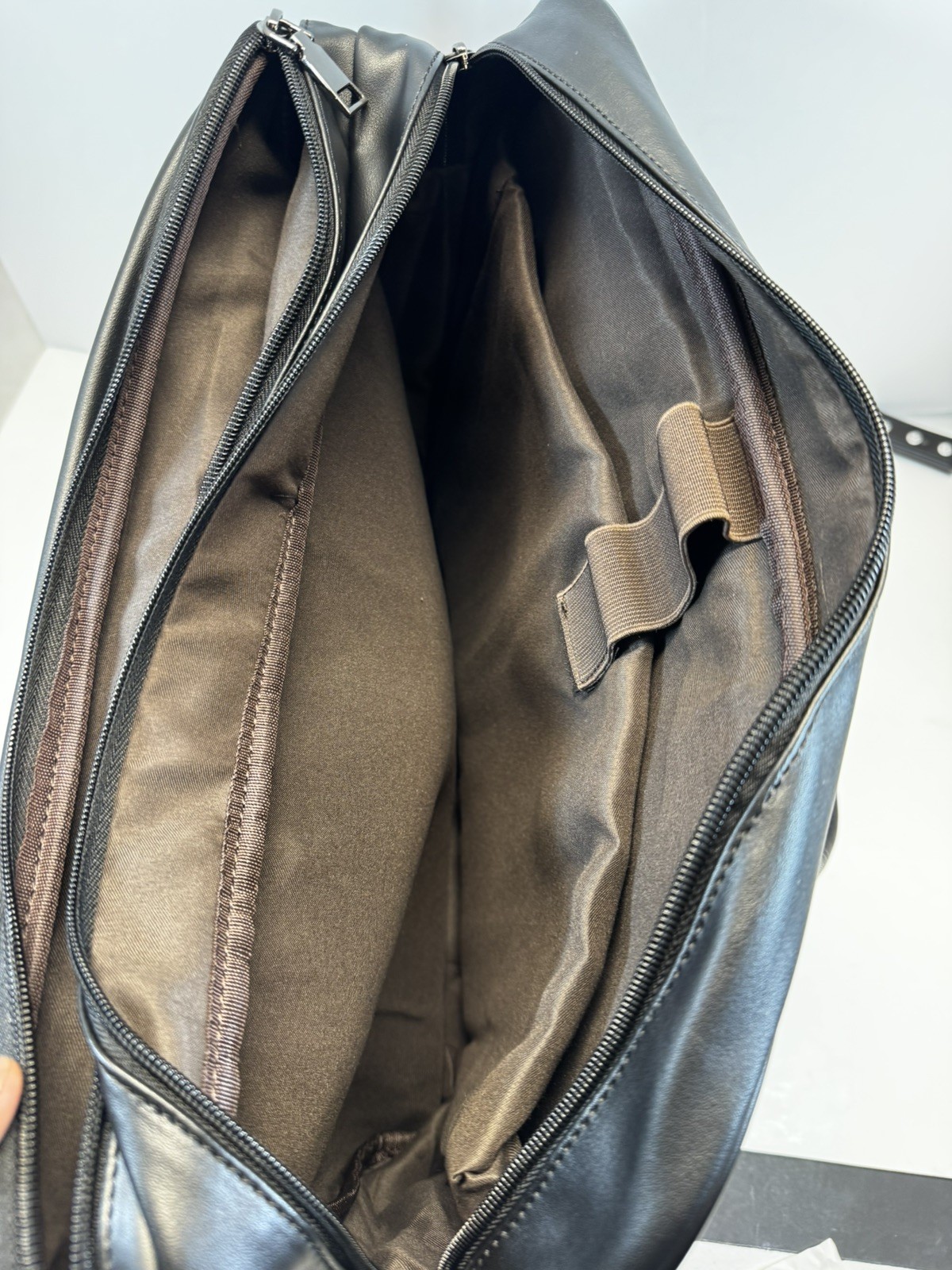 Sleek briefcases Laptop Messenger Bags for Men and Women Best Office Bag