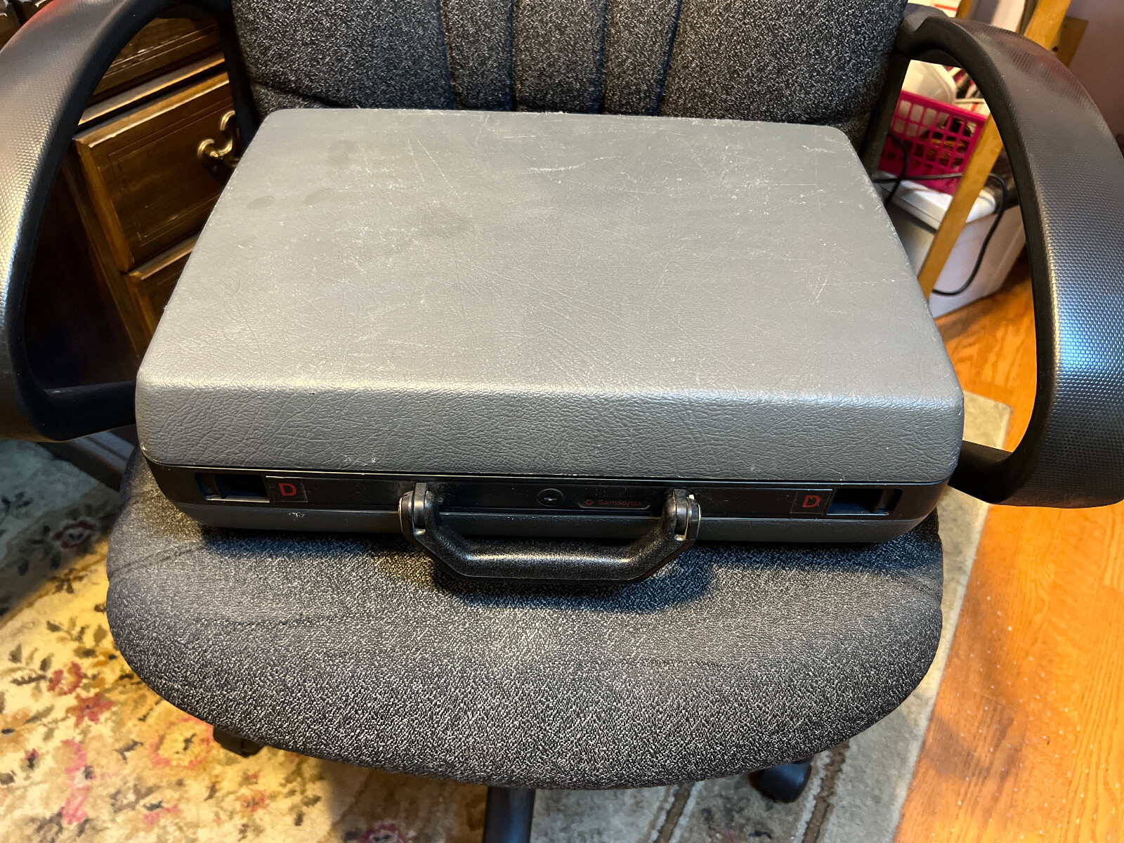 Vintage Samsonite™ ~ Broker GL Briefcase ~ Light Gray & Black ~ WITH KEY