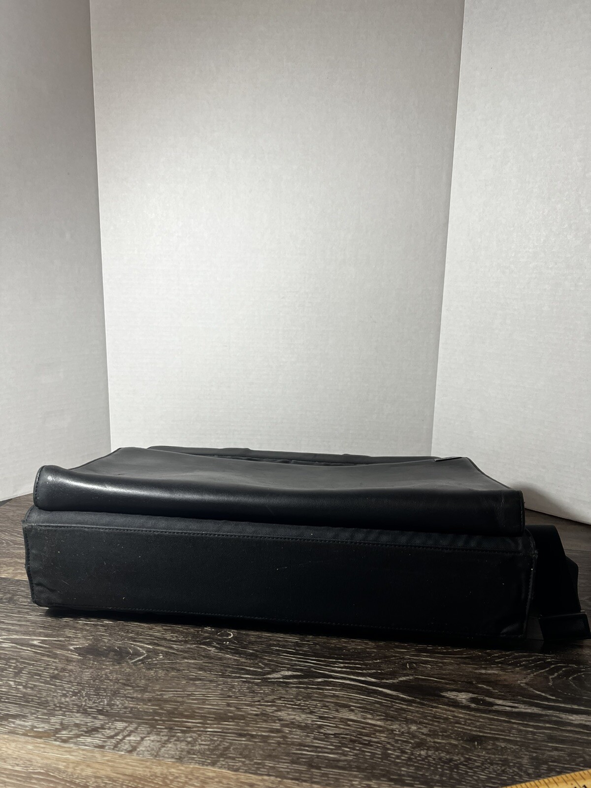 Tumi 2962D Black Leather Bag Briefcase Laptop Messenger Bag **See Description**