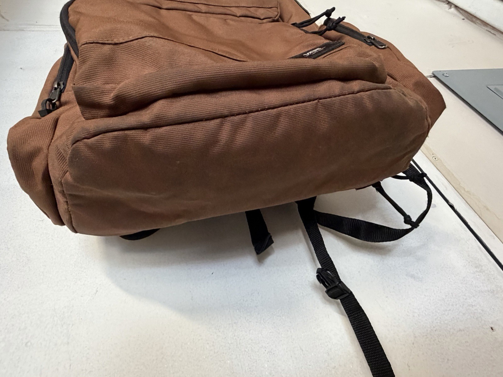 VANS Off The Wall Brown/Black Solid Backpack Zip Closure Adjustable Straps