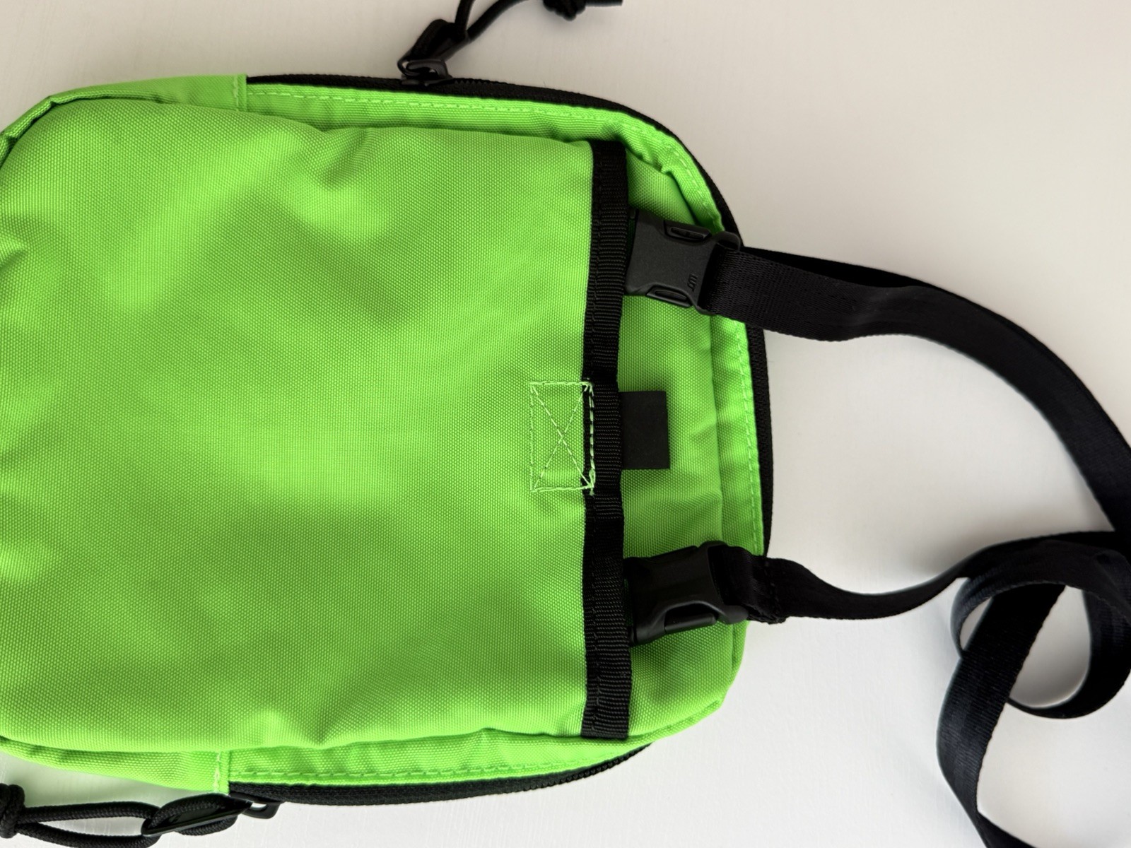 New The Brown Buffalo Conceal Sling Lime Green STORMPROOF Nylon Crossbody Sample