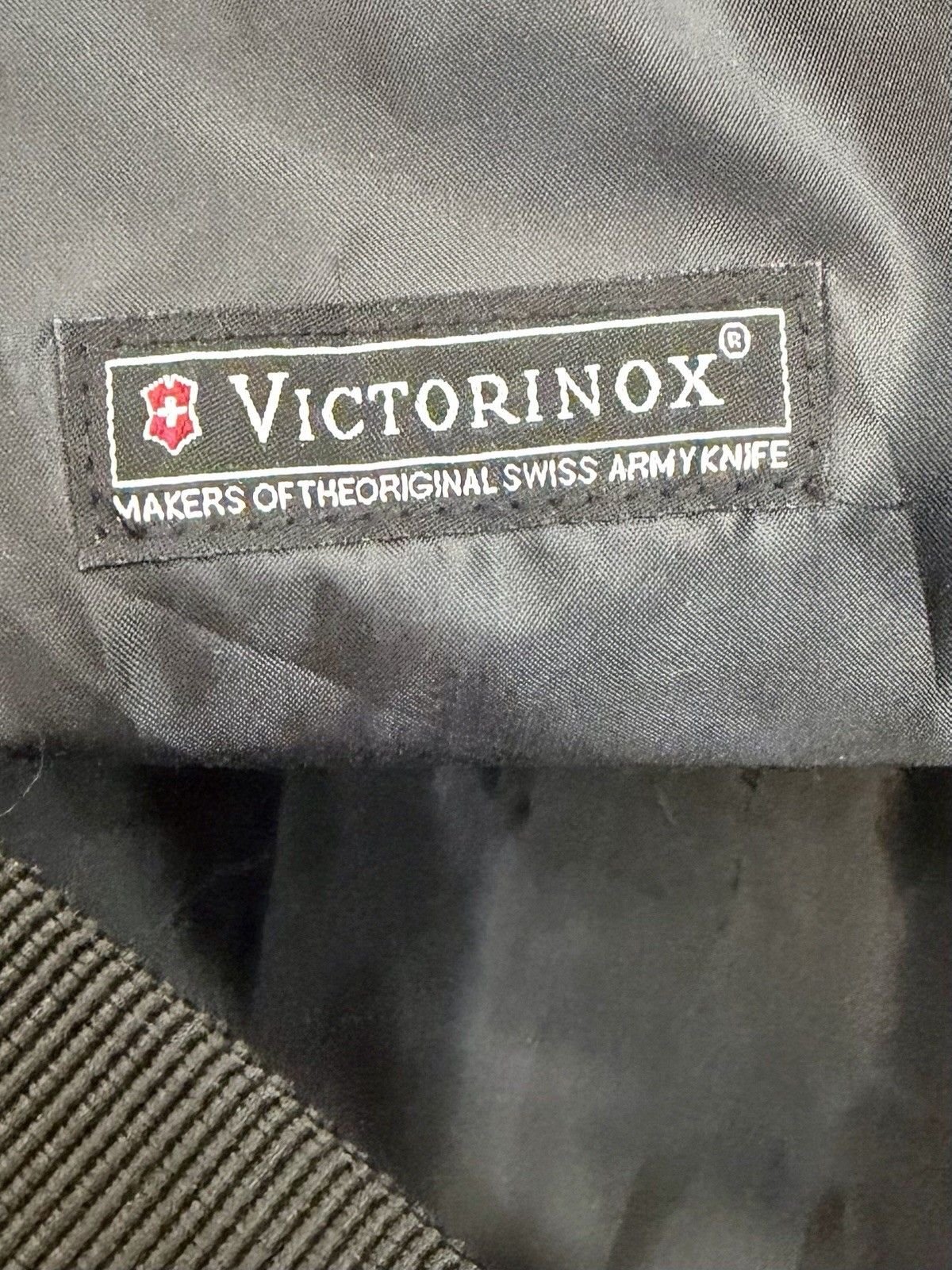 Victorinox Swiss Army Red Tote Bag Black Straps Classic Vertical Zipper Pocket