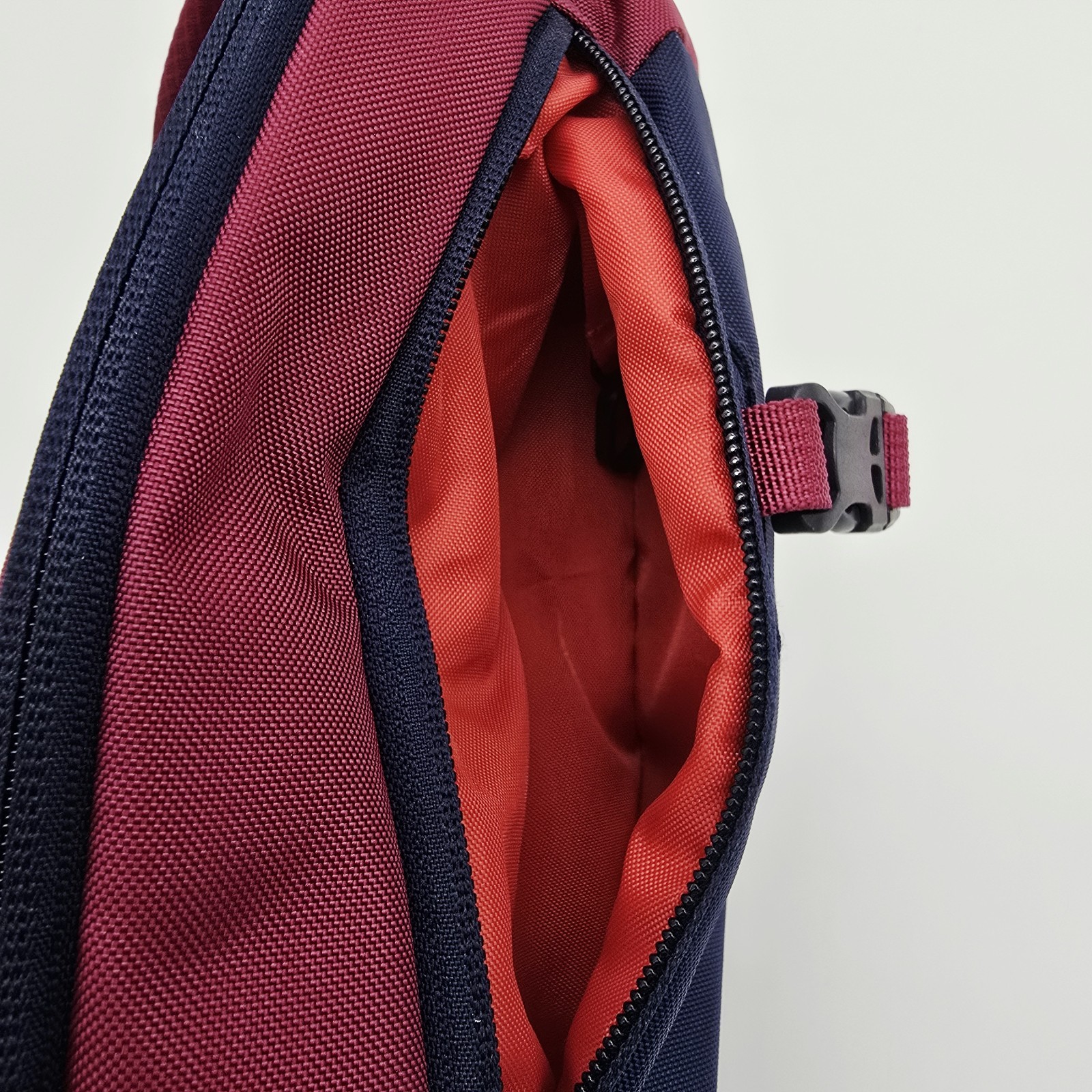 Patagonia Atom 8L Classic Burgandy/Navy Crossbody Sling Bag Backpack – Read