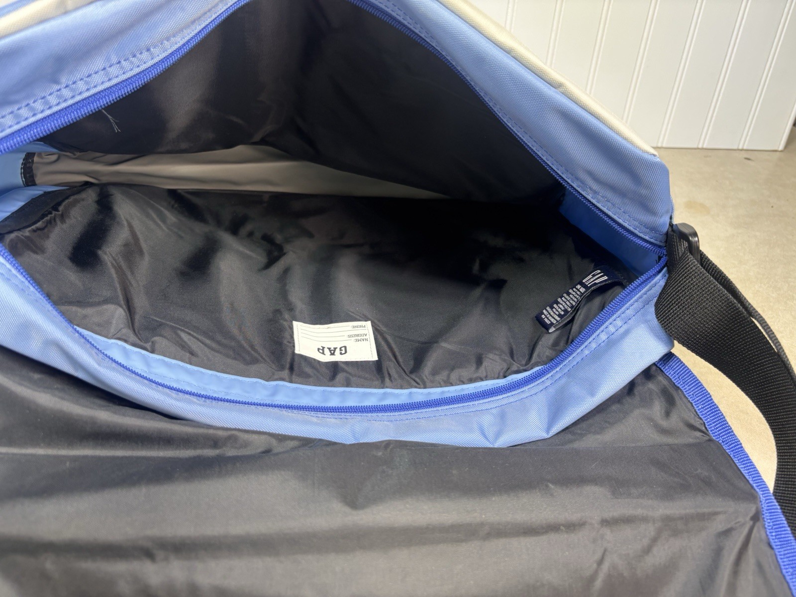 2001 Gap Tech Audio Utility Messenger Bag Y2K CD Bookbag Retro Normcore Two Tone
