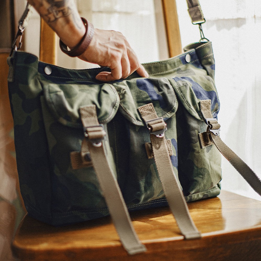 Retro Men Crossbody Bag Large Capacity Camouflage Training Messenger Bag Outdoor