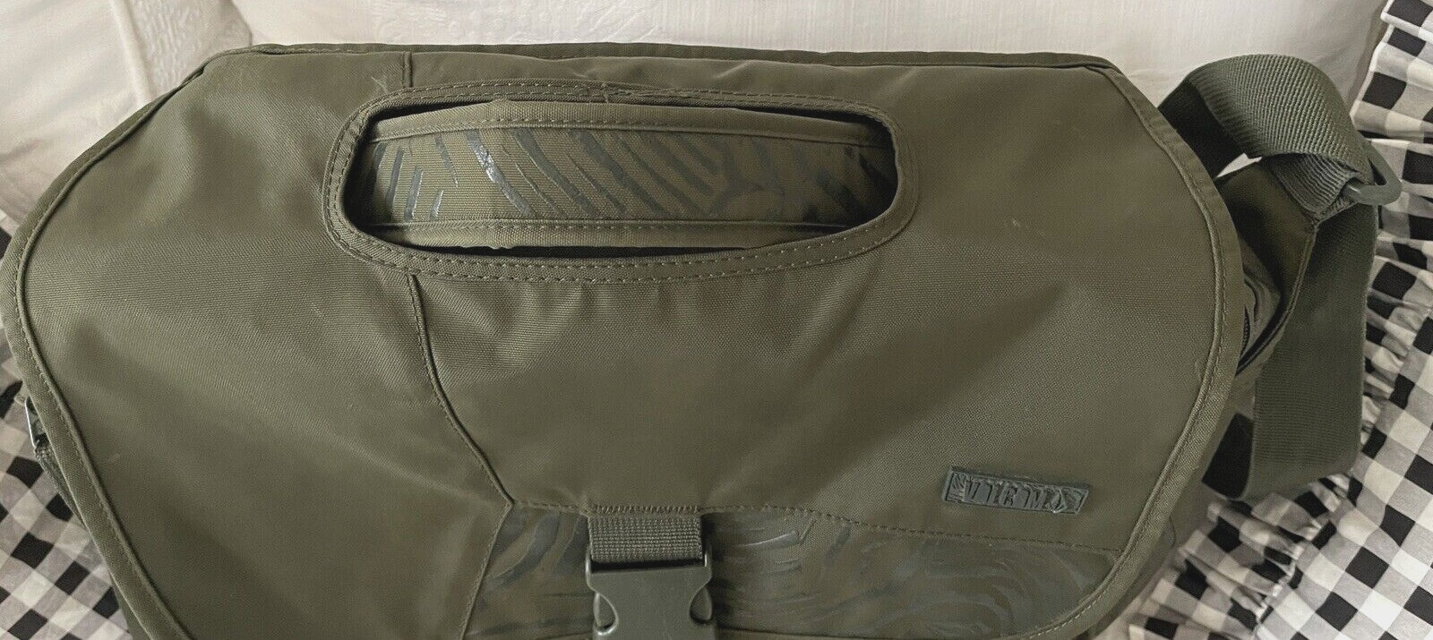 EUC Volcom Stone Dark Olive Army-Green Computer Messenger Bag 12×14