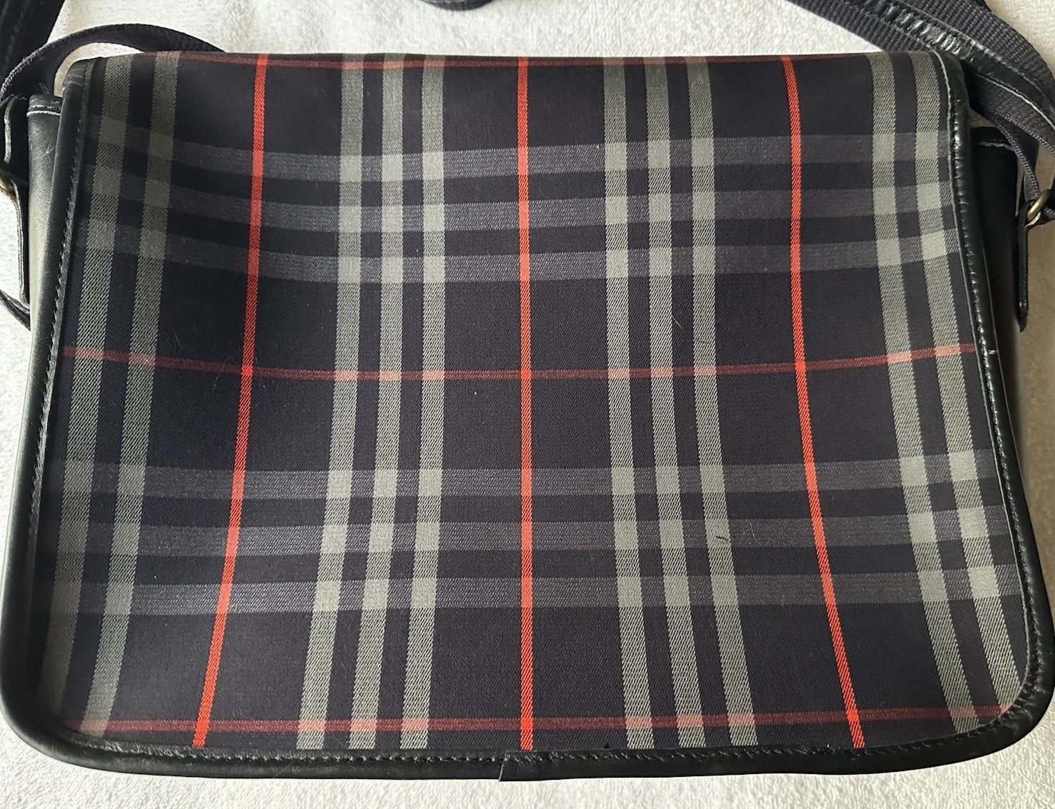 Authentic Burberry Nova Check Messenger Bag Navy Leather Canvas Crossbody Laptop