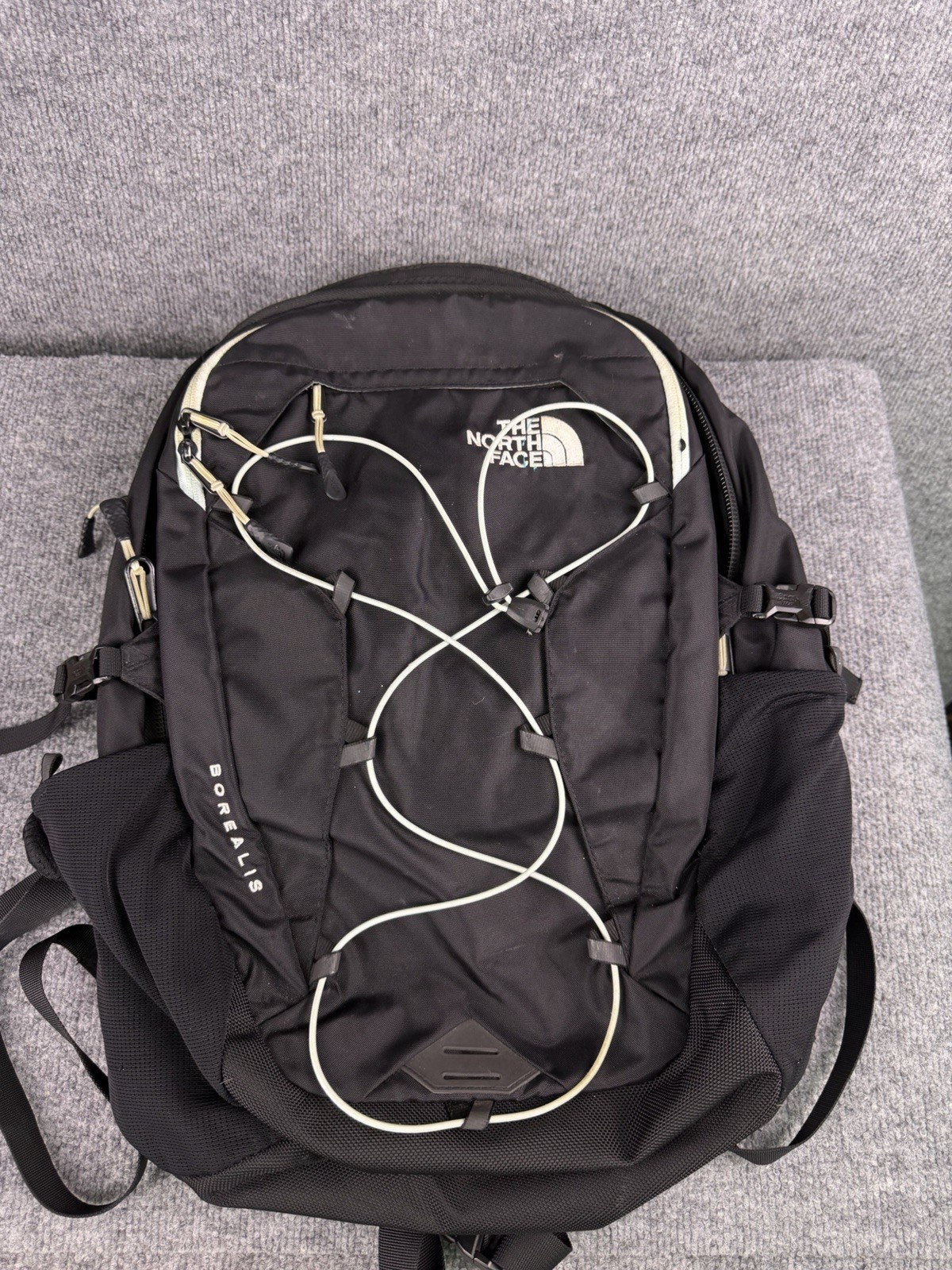 The North Face Borealis Men’s Backpack Black 28-liter pack Travel Hiking Sports