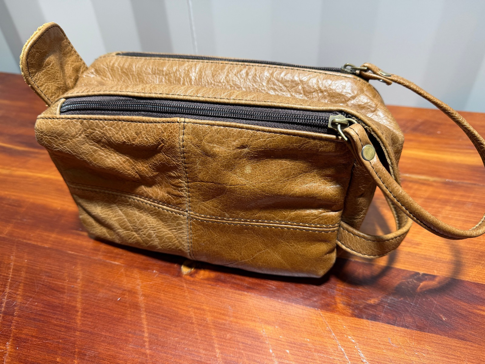 Leather Men’s Toiletry Bag Gently Used – Free Shipping to US