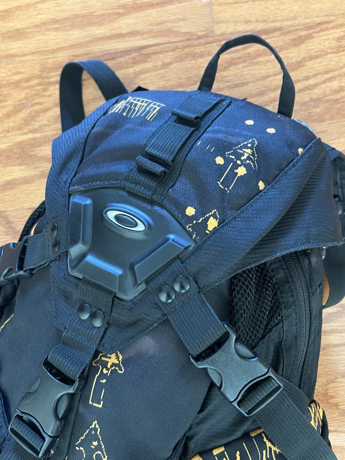 Oakley Icon Small Backpack Black W/Orange Graphic Tactical Military Mechanism AP