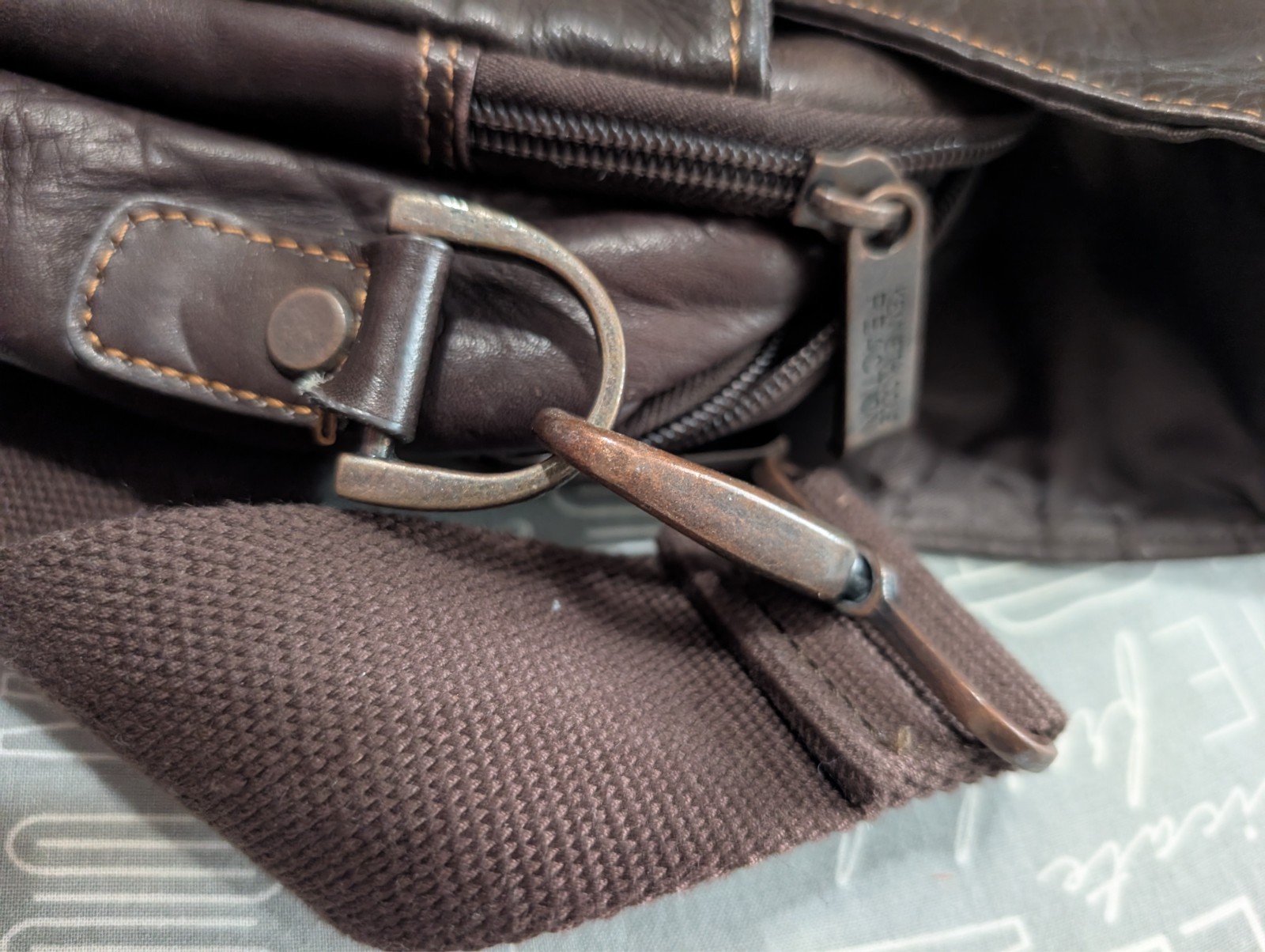 Kenneth Cole Reaction Genuine Leather messenger bag brown laptop