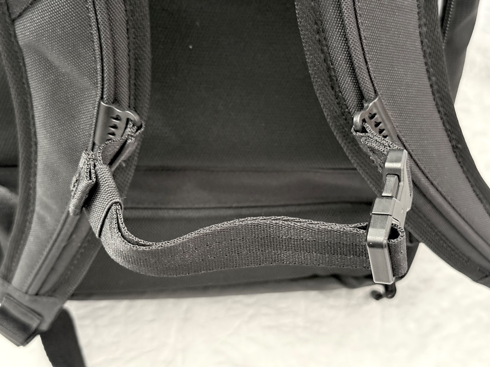 NIKE Utility 2.0 Tactical Black Grey Multi Use Backpack FN4106-010 27L
