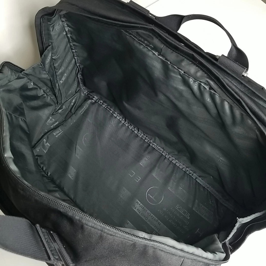 Tumi Tech Essential Gear 20″ Duffel Bag Black Nylon With Shoulder Strap 67754D