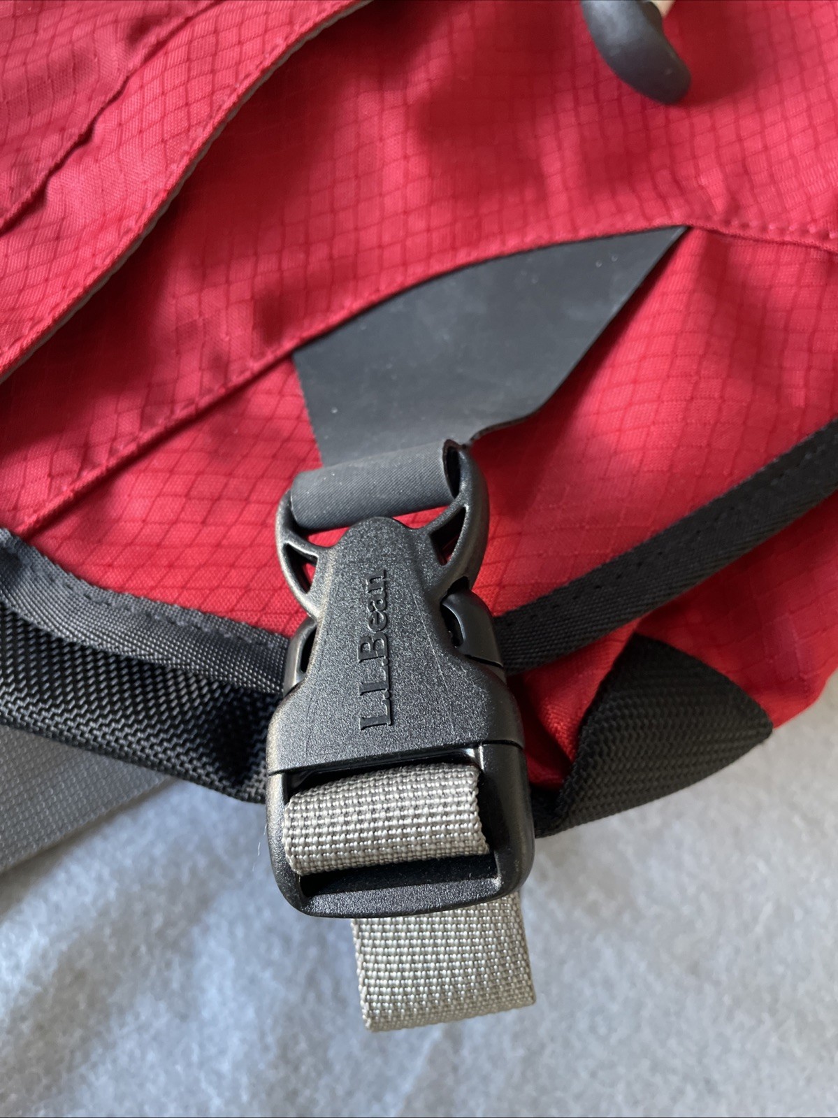 LL BEAN Laptop Commuter Adjustable Shoulder Messenger/Day Bag Red