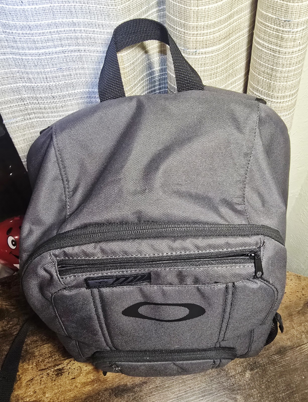 Oakley Enduro Backpack Laptop Grey & Black 25L 2.0 Clean And Nice Condition.