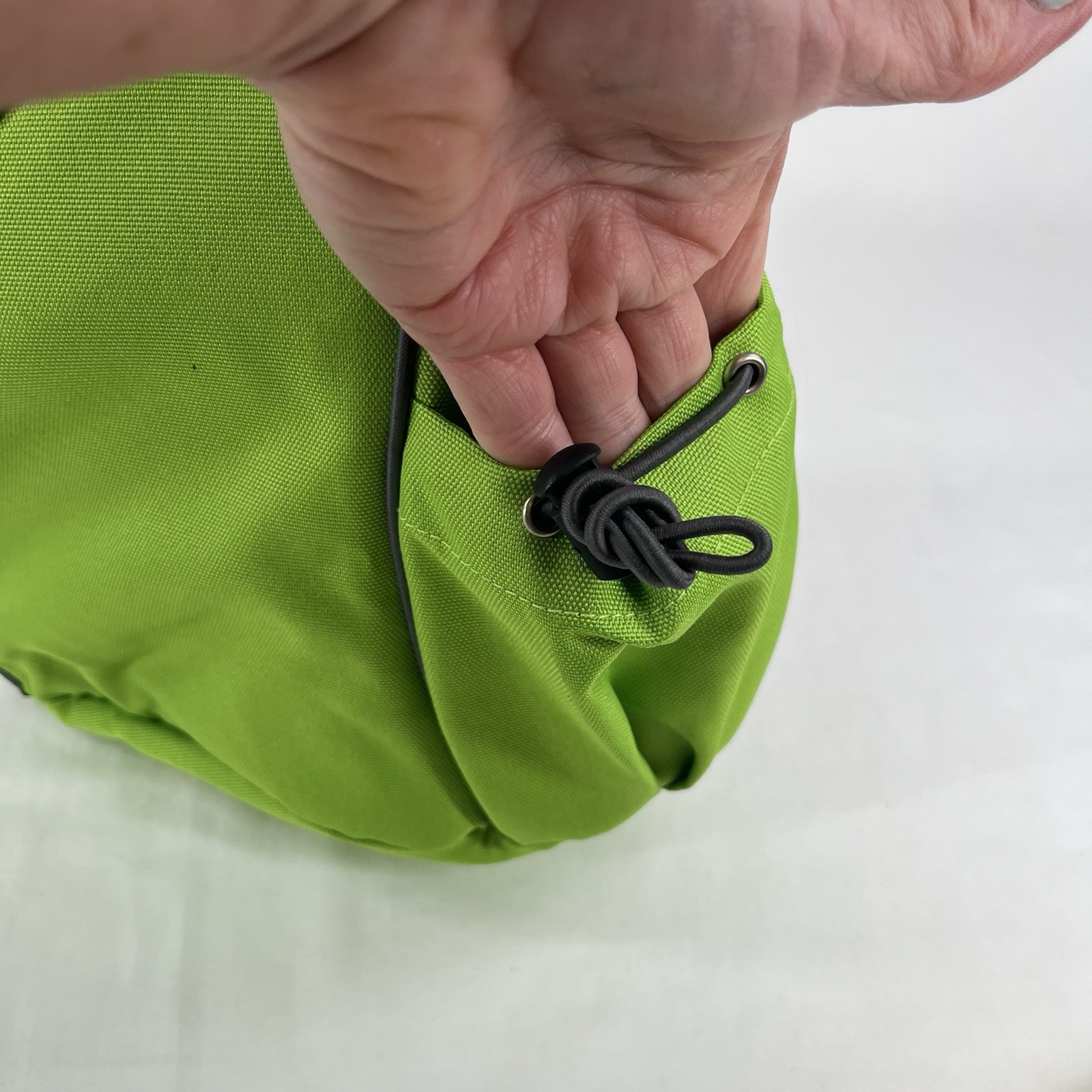 LIME GREEN INSULATED SLING PACK BAG SMALL 10X13X3 Hiking Gear Park Picnic