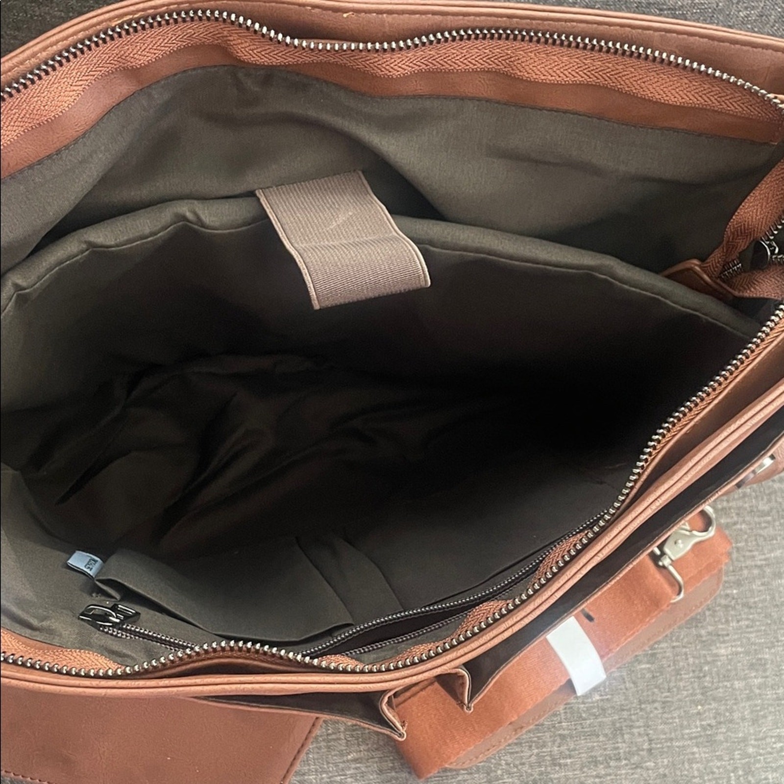 Elegant Tan Leather Messenger Bag for Men NWT