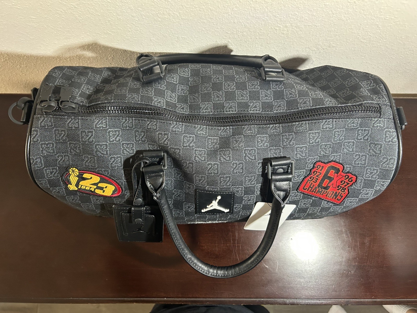 New Authentic Jordan Luxury Duffle Bag Luggage Travel Vacation 40l Champion Nike