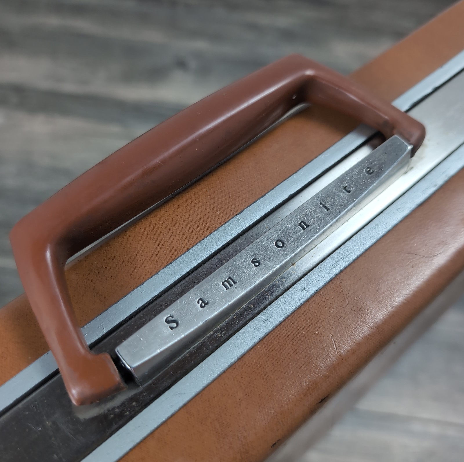 Vintage Samsonite Tan Hard Shell Briefcase Attache Carry Case NO KEY 18x13x4