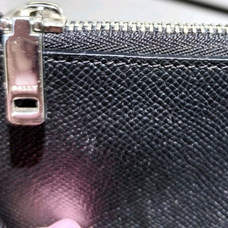 Bally Benery Embossed Zipped Pouch(Men’s) W 10.24 x H 7x D 0.39) Navy/Ivory