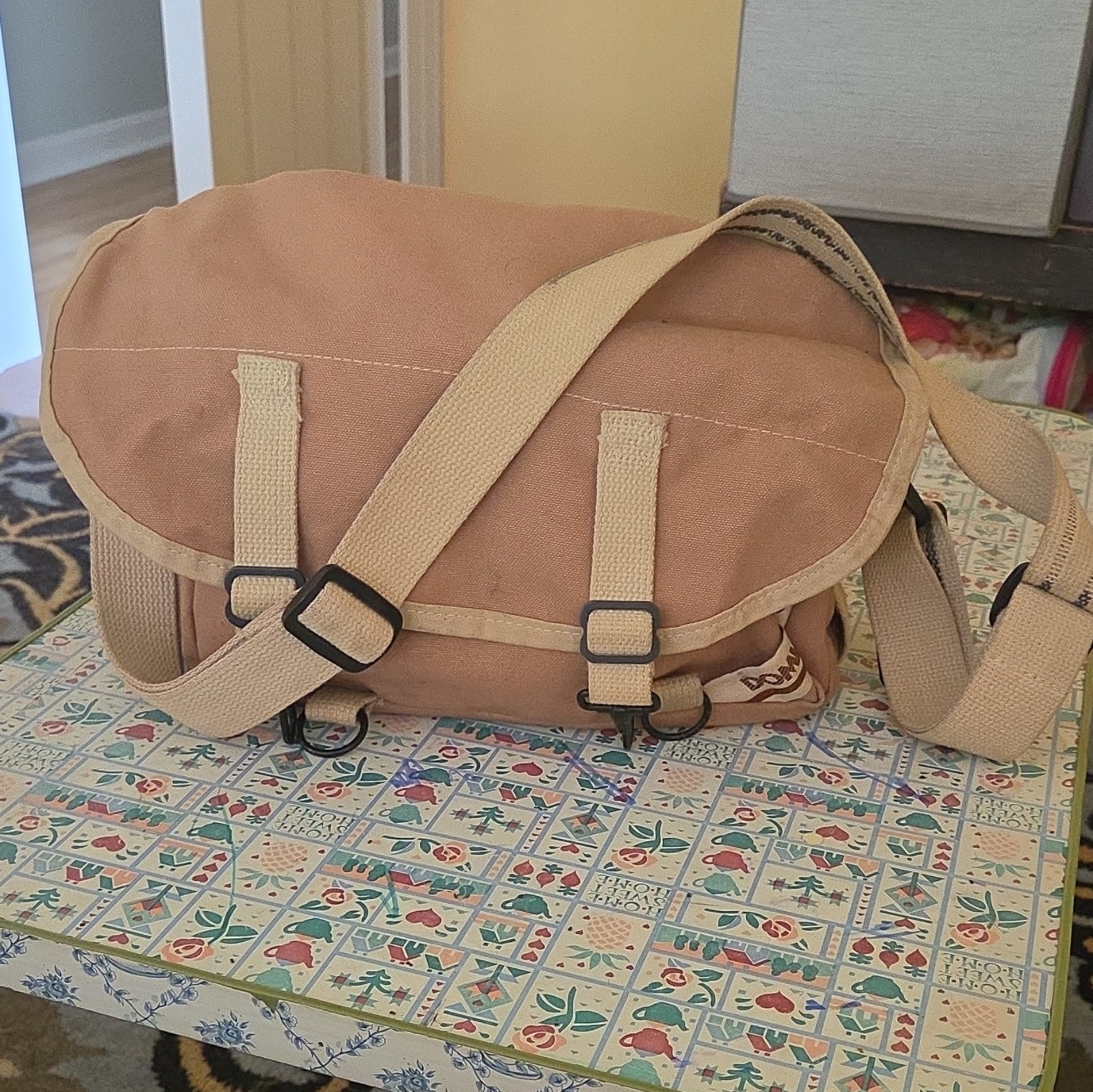 Tan Solid Messenger Bag Buckle Closure Adjustable Shoulder Strap Domke Vintage