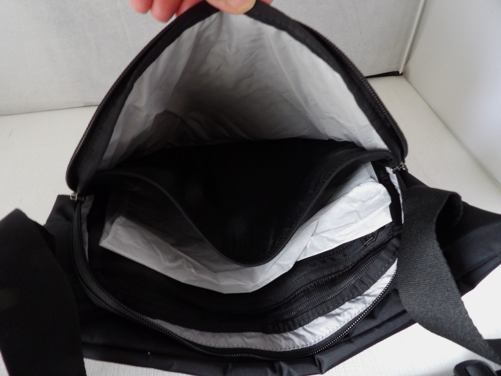 NWT Authentic COLE HAAN ZEROGRAND CENTRAL Black Nylon Men’s Sling Bag Unisex