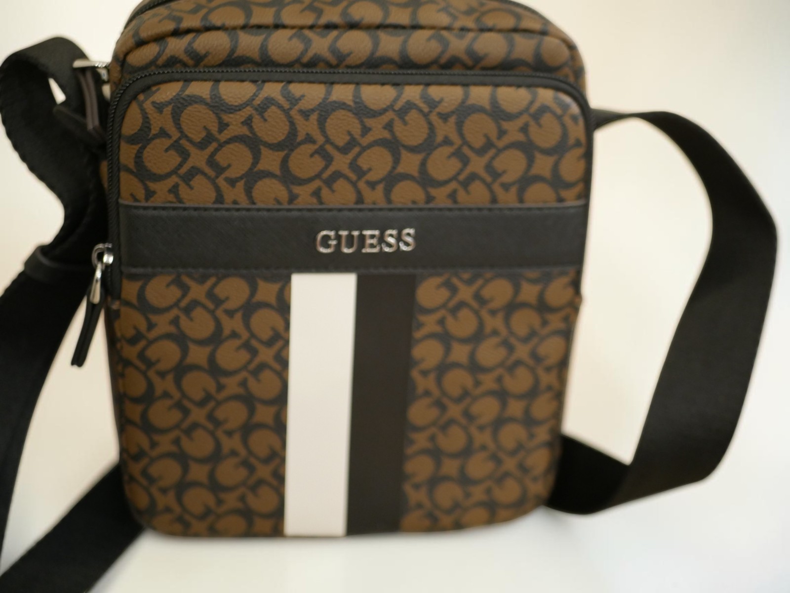NEW WT Guess UNISEX Men Women brown Espresso Insignia Crossbody TURI Bag Purse