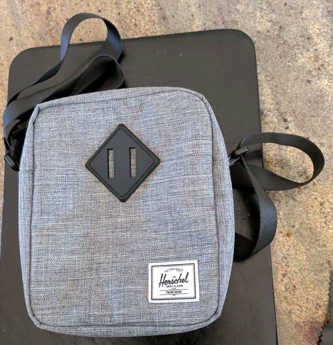 Herschel Supply Co. Heritage Crossbody Ecosystem Fabrics Bag – 11384 Gray 8×7″