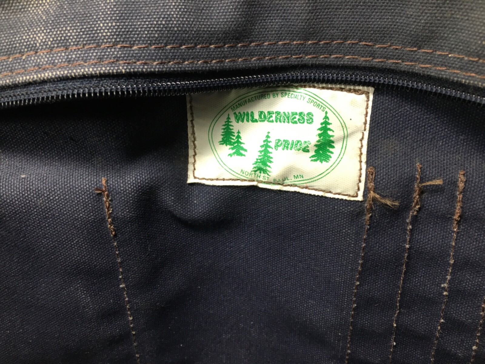Vtg Wilderness Pride Battenkill Leather Travel Messenger Attache Top Handle Bag