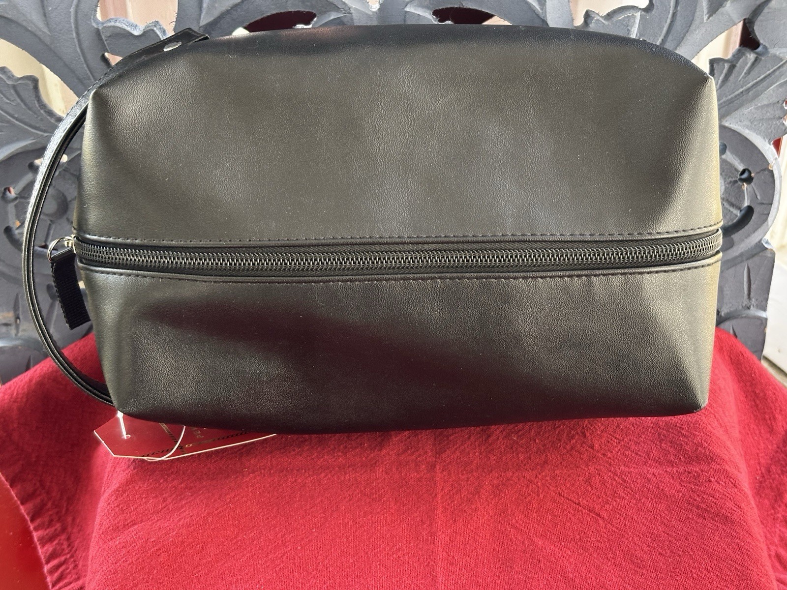 Perry Ellis Portfolio Men’s Toiletries Bag, Travel Kit With Plastic Bottle. New