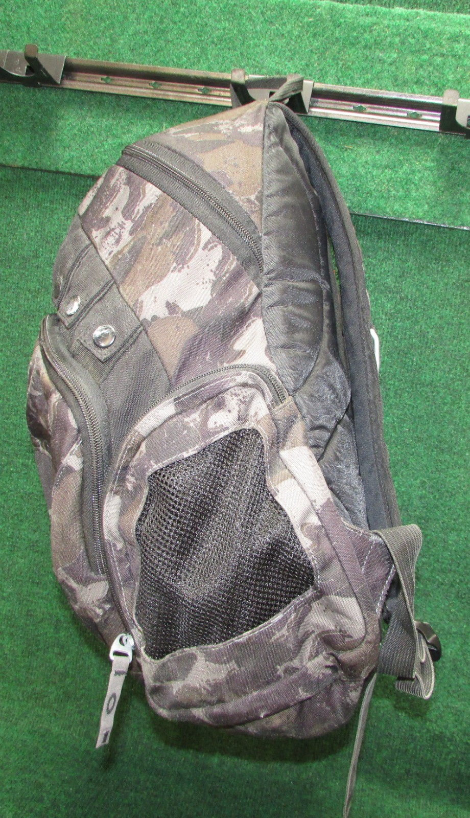 Oakley RN 96548 CA 35460 Kitchen Sink Heavy Duty Backpack – Black/Grey Camo