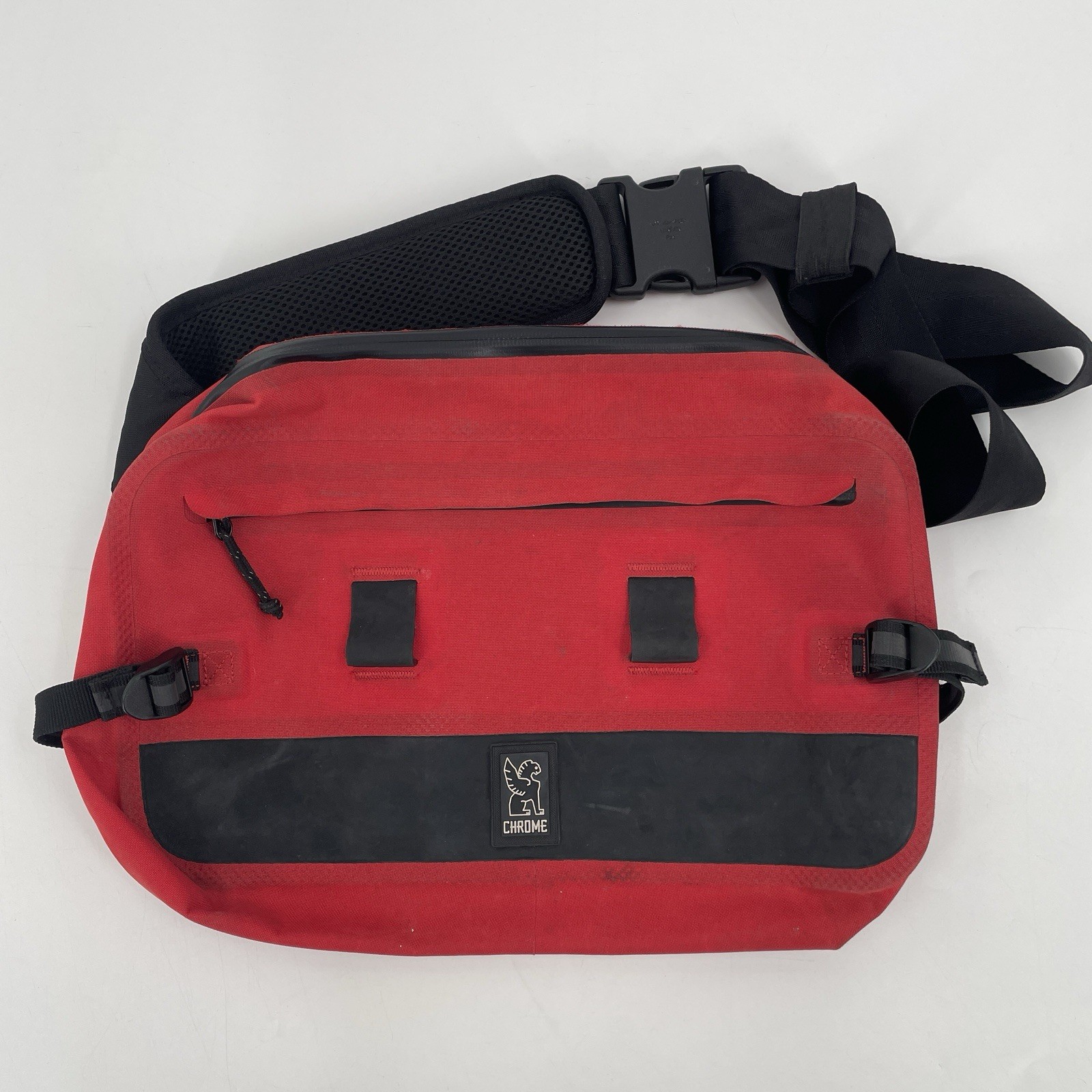 Chrome Industries Urban Ex 10L Sling Bag in Red / Black