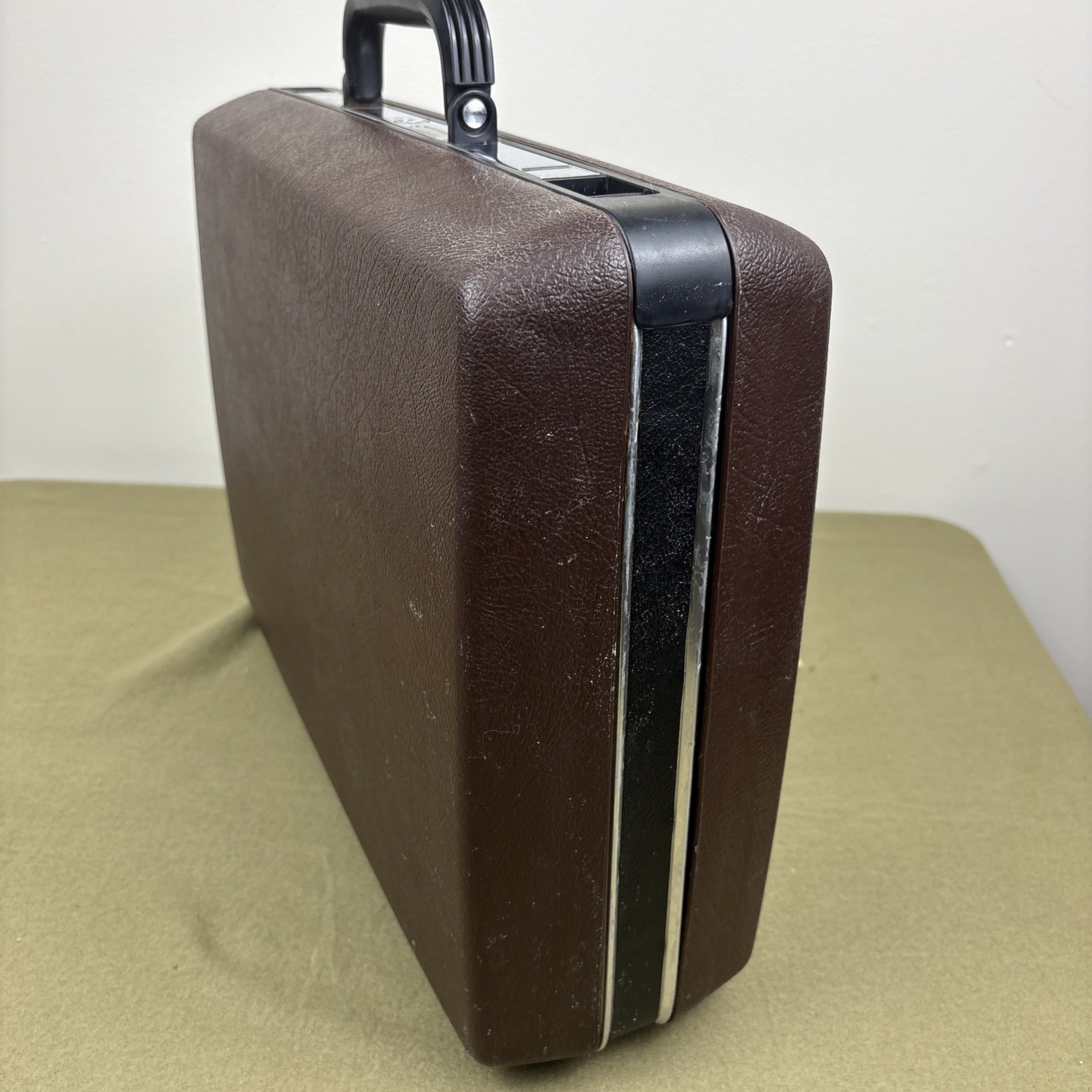 Vintage Samsonite Signat Slimline Brown Hard Shell Attache Briefcase No Key