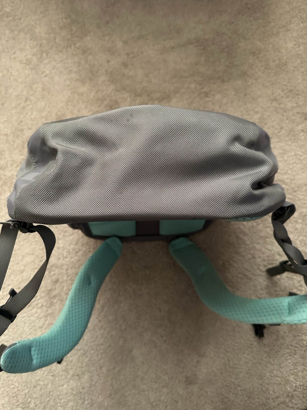 The North Face Borealis Backpack Flex vent Lap top sleeve Light Grey/Seafoam