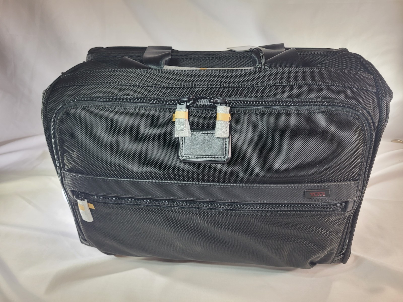 Tumi Alpha 2 FXT Framed Soft Duffel Bag – Black (96946-1041) Ballistic Nylon-NEW
