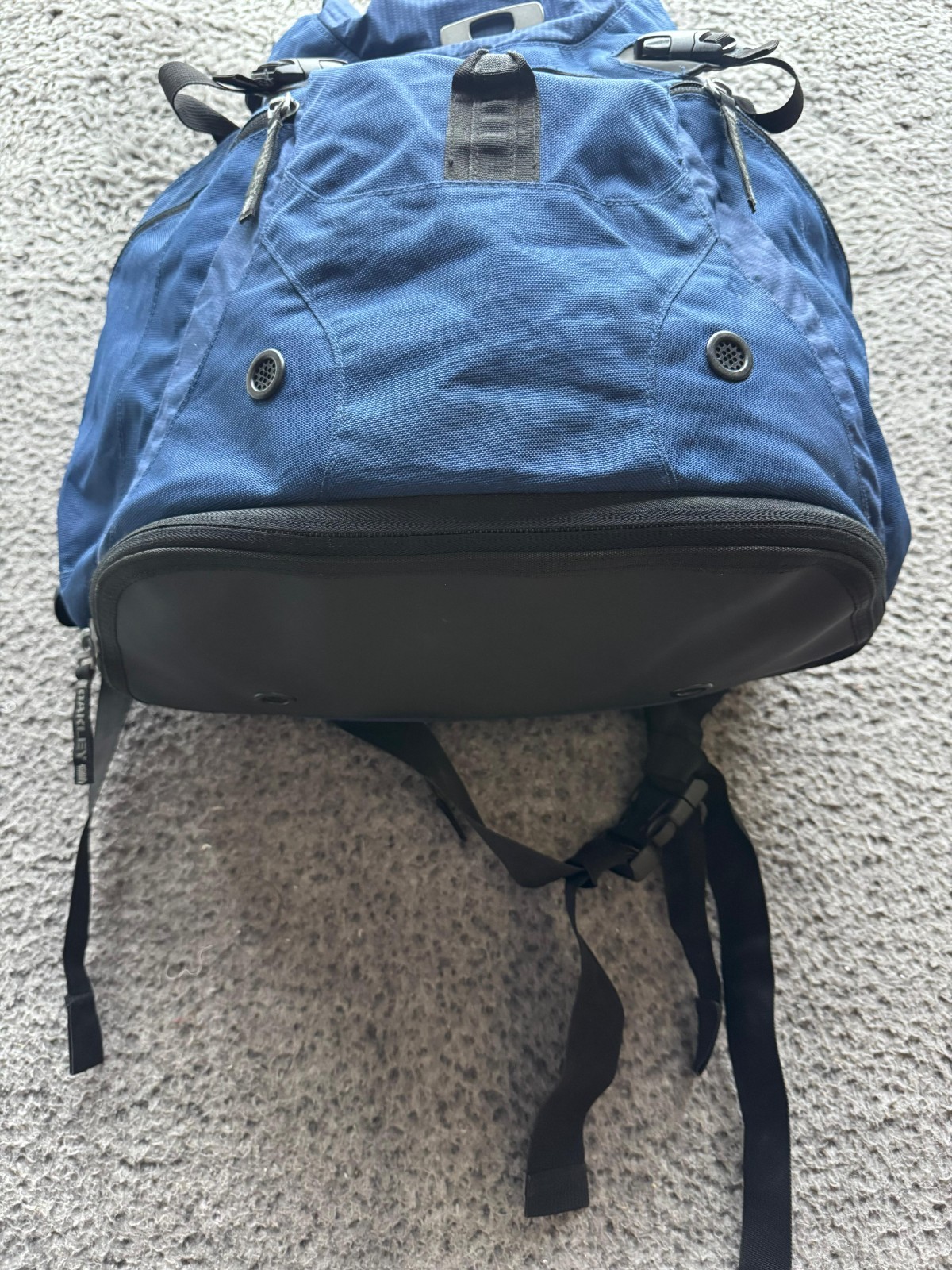 Oakley Icon 2.0 Tactical Gorpcore Hiking Rucksack Backpack Navy Blue Unisex