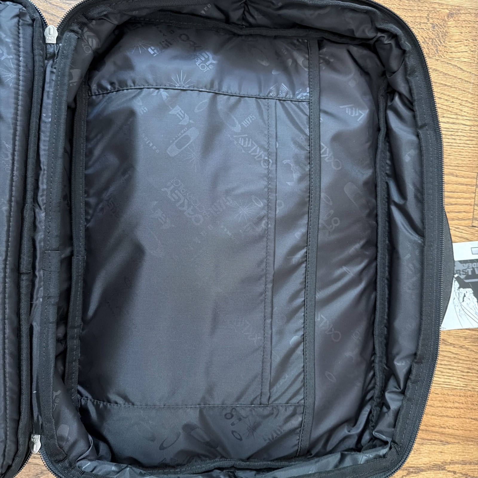Oakley Messenger Bag Briefcase Shoulder Bag Padded Laptop Multipockets Black GUC