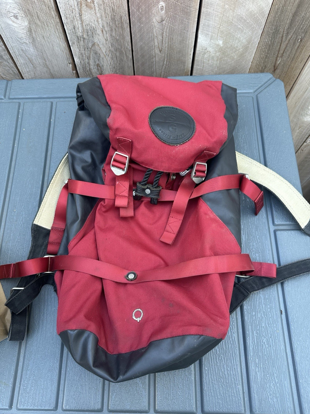 STIGHLORGAN Red Canvas Backpack Medium Size EXCELLENT **missing 1 Button**